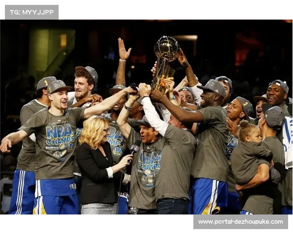 勇士客场更衣室布置生日惊喜，库里38岁庆生画面